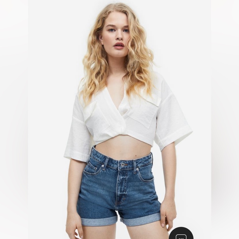 Brand New H&M Mom Shorts, medium wash size 2.